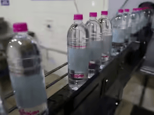 จับตา "สงครามอิหร่าน" พ่นพิษ! ต้นทุนพลาสติกพุ่ง สะเทือนอุตสาหกรรมน้ำดื่มอินเดีย